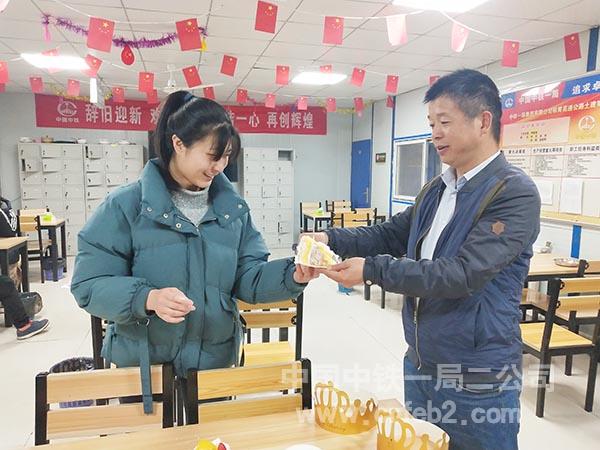 分享生日蛋糕 分享生日蛋糕