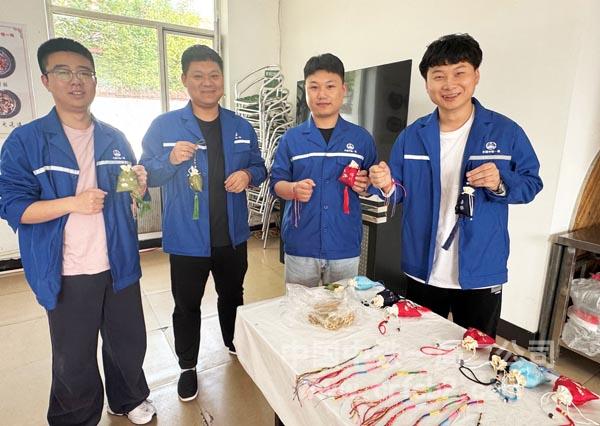 展示自己的香囊